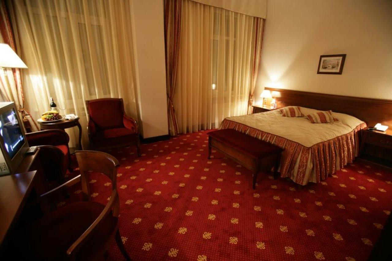 Grand Tien Shan Hotel Almaty Bagian luar foto