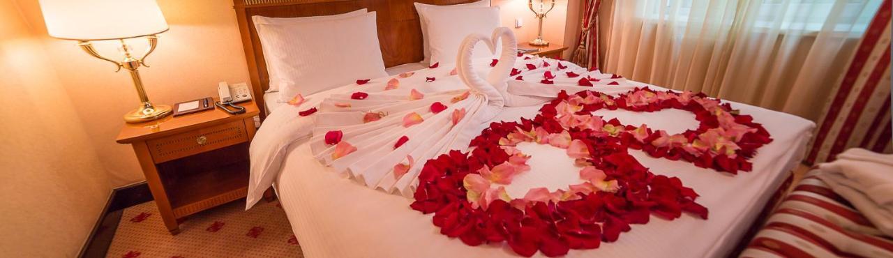 Grand Tien Shan Hotel Almaty Bagian luar foto