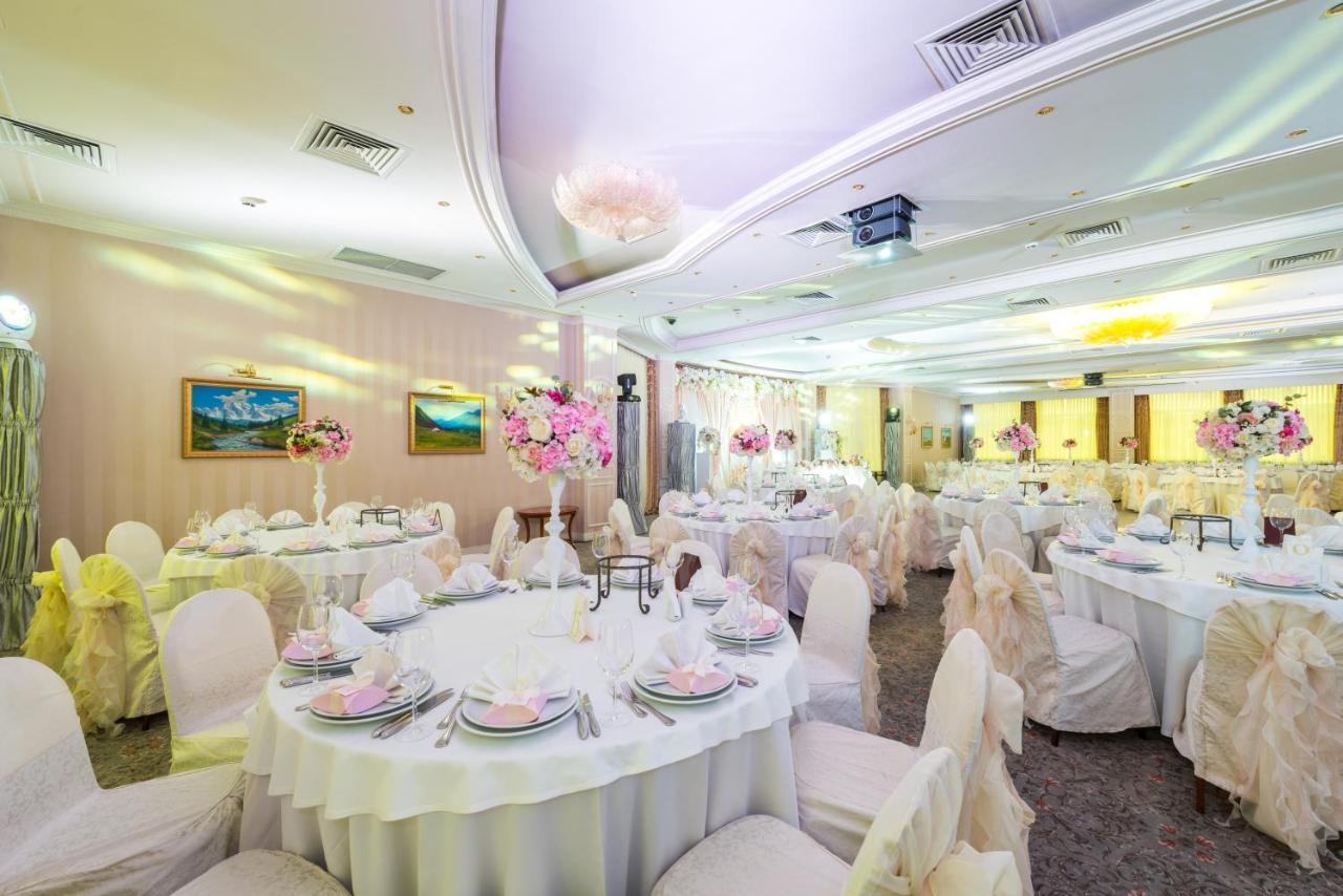 Grand Tien Shan Hotel Almaty Bagian luar foto