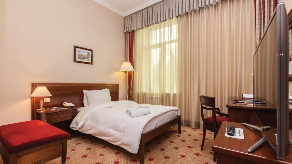 Grand Tien Shan Hotel Almaty Bagian luar foto