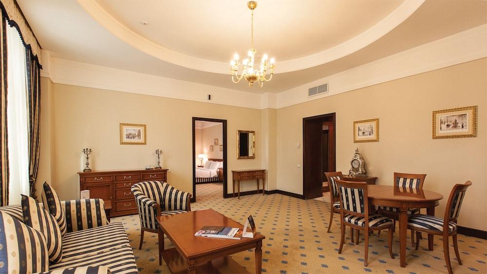 Grand Tien Shan Hotel Almaty Bagian luar foto
