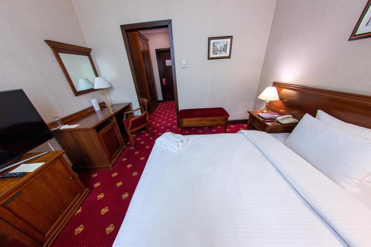 Grand Tien Shan Hotel Almaty Bagian luar foto