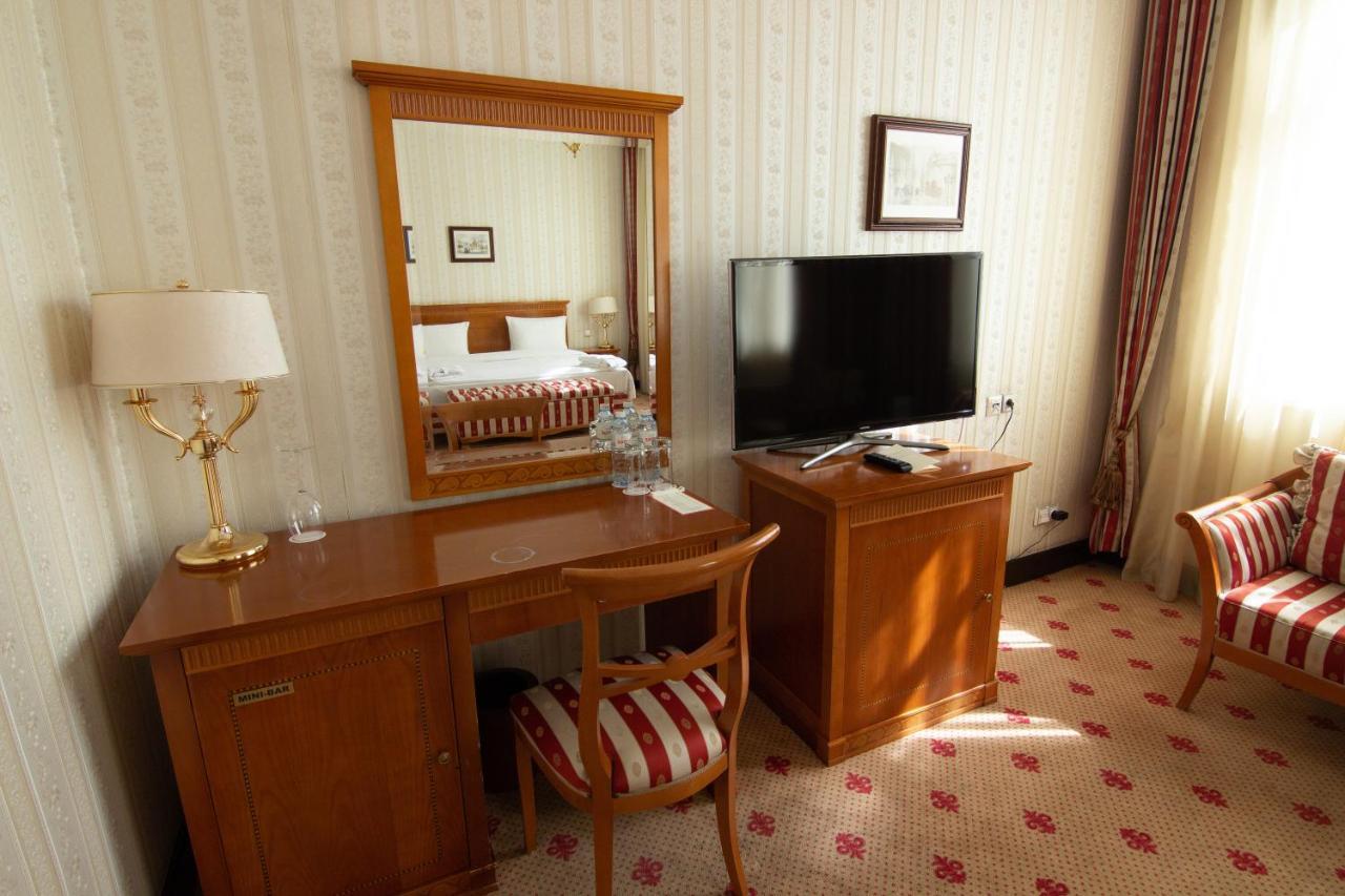 Grand Tien Shan Hotel Almaty Bagian luar foto