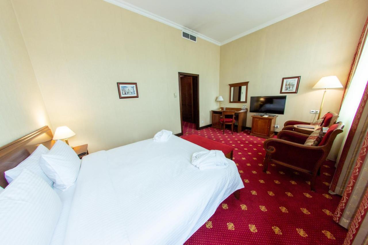 Grand Tien Shan Hotel Almaty Bagian luar foto