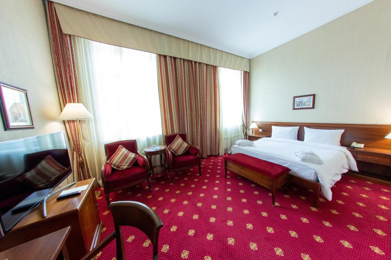 Grand Tien Shan Hotel Almaty Bagian luar foto