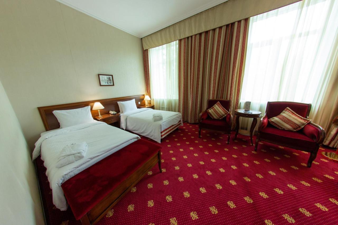 Grand Tien Shan Hotel Almaty Bagian luar foto