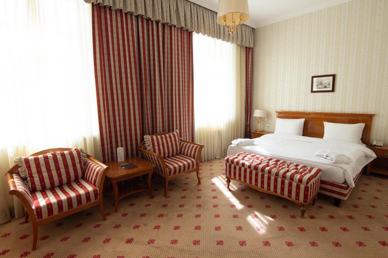Grand Tien Shan Hotel Almaty Bagian luar foto