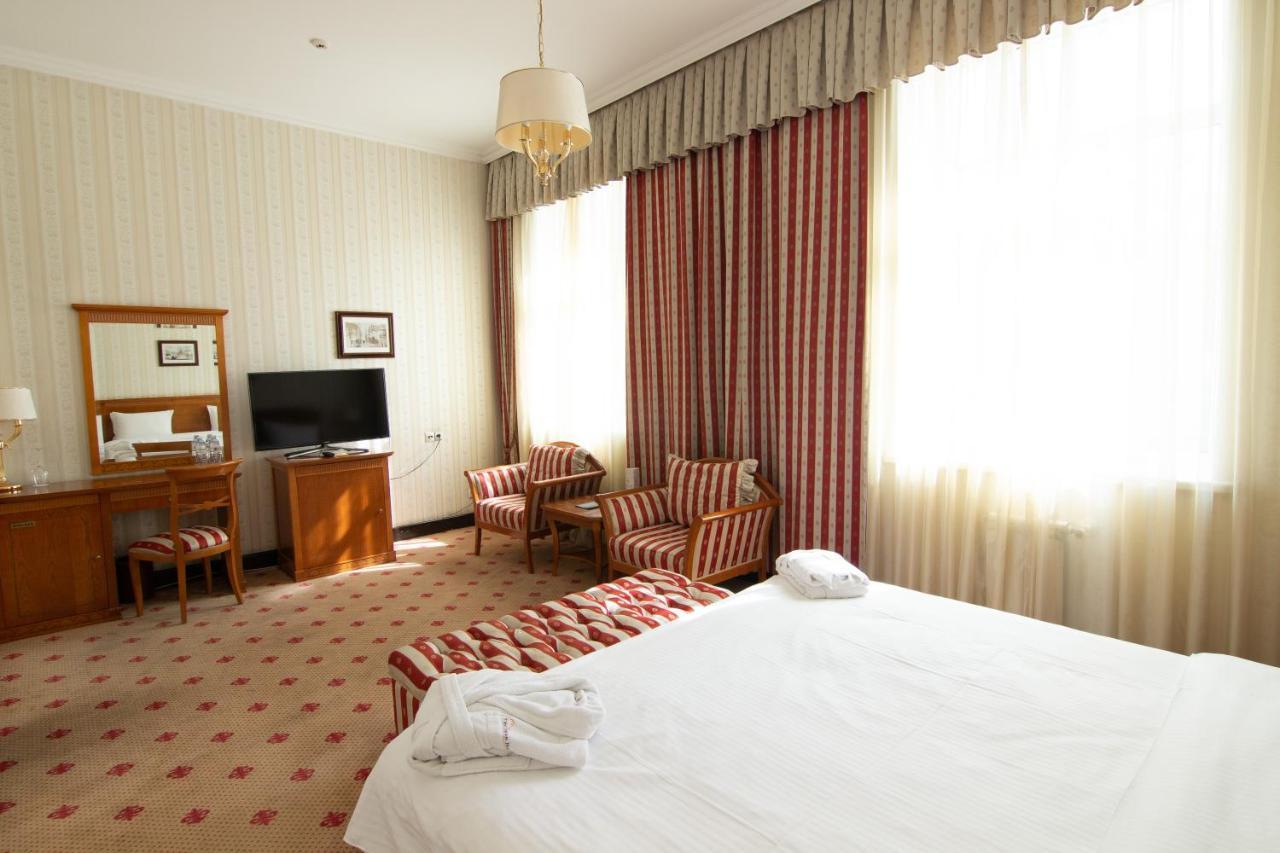 Grand Tien Shan Hotel Almaty Bagian luar foto