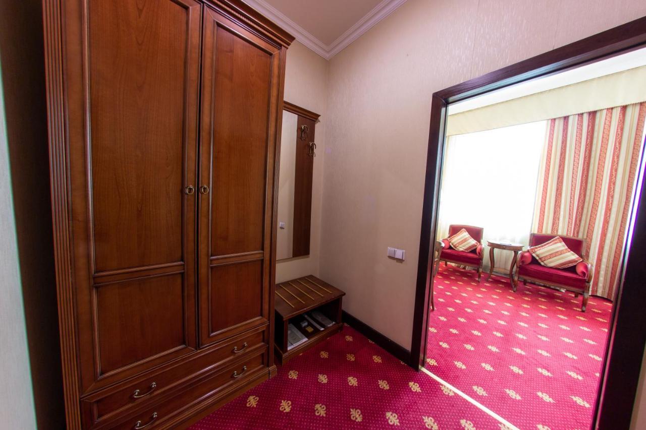 Grand Tien Shan Hotel Almaty Bagian luar foto