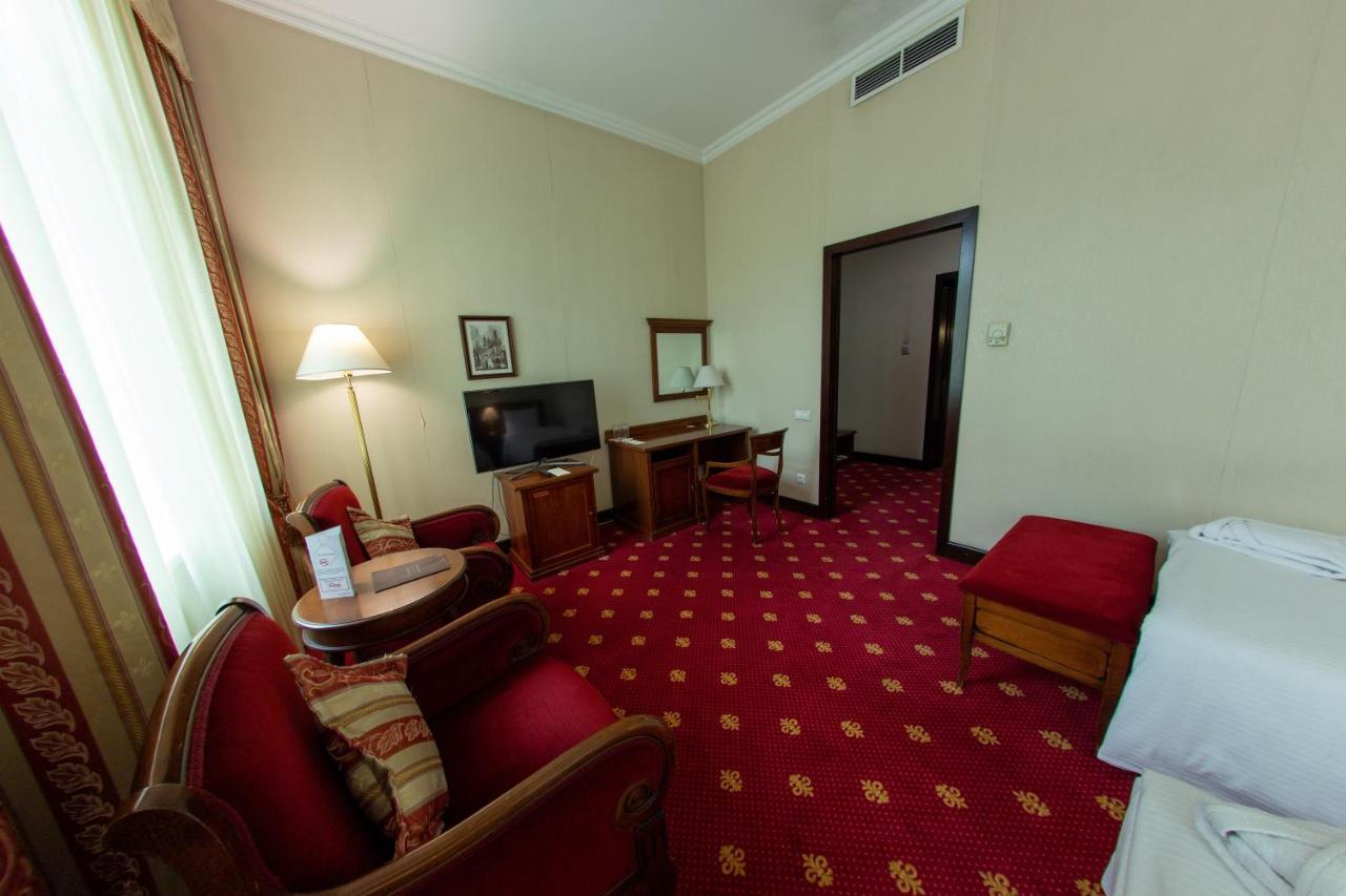 Grand Tien Shan Hotel Almaty Bagian luar foto