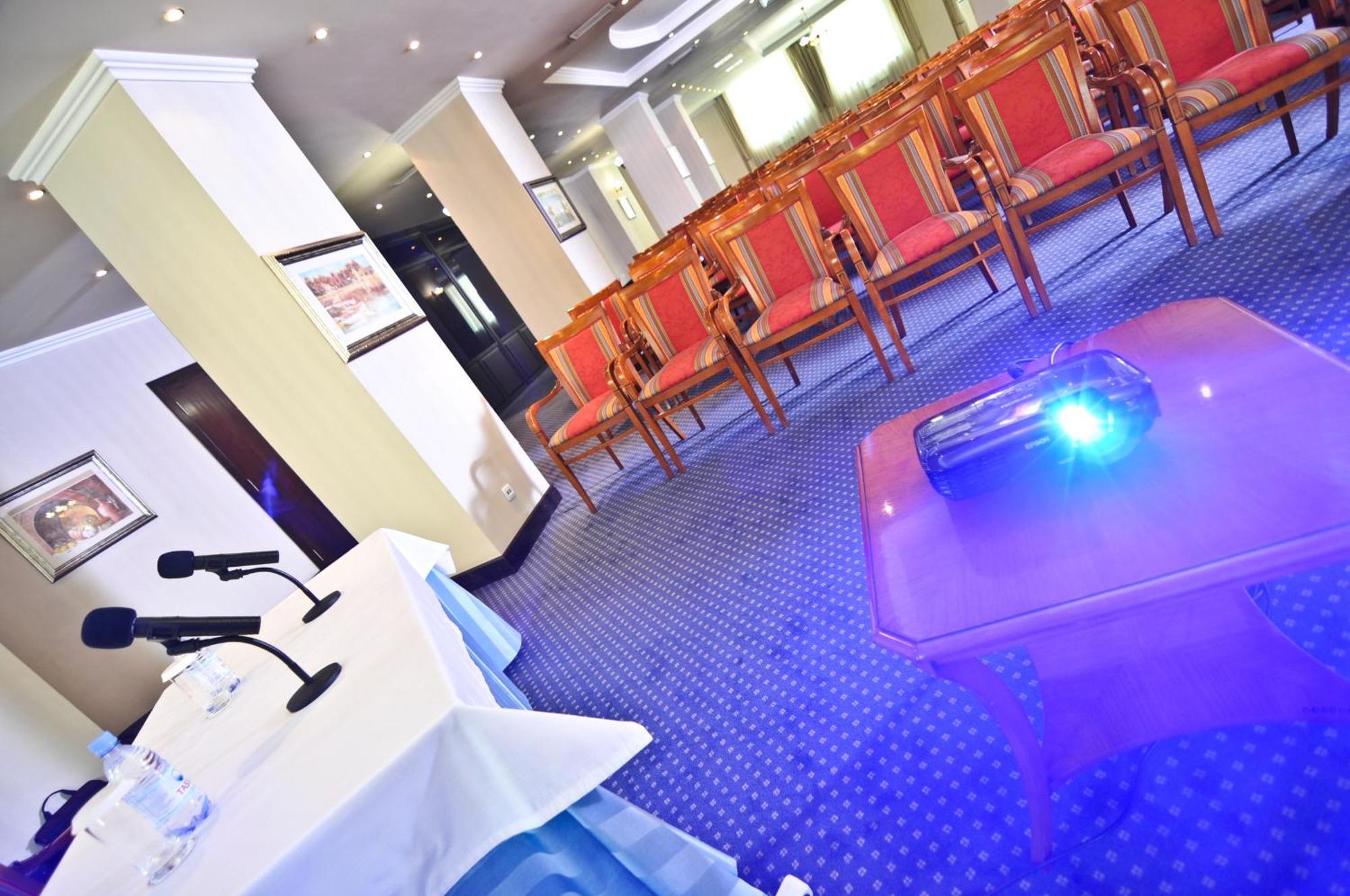 Grand Tien Shan Hotel Almaty Bagian luar foto