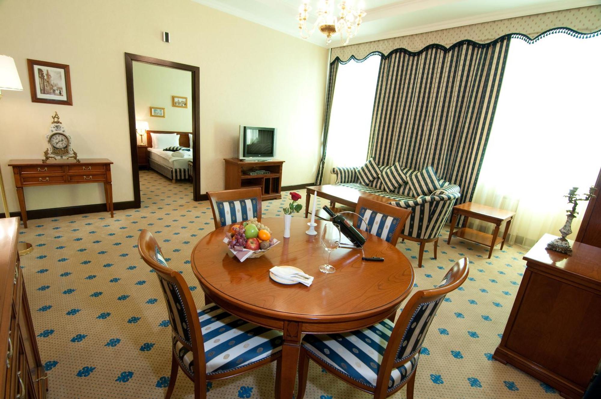 Grand Tien Shan Hotel Almaty Bagian luar foto