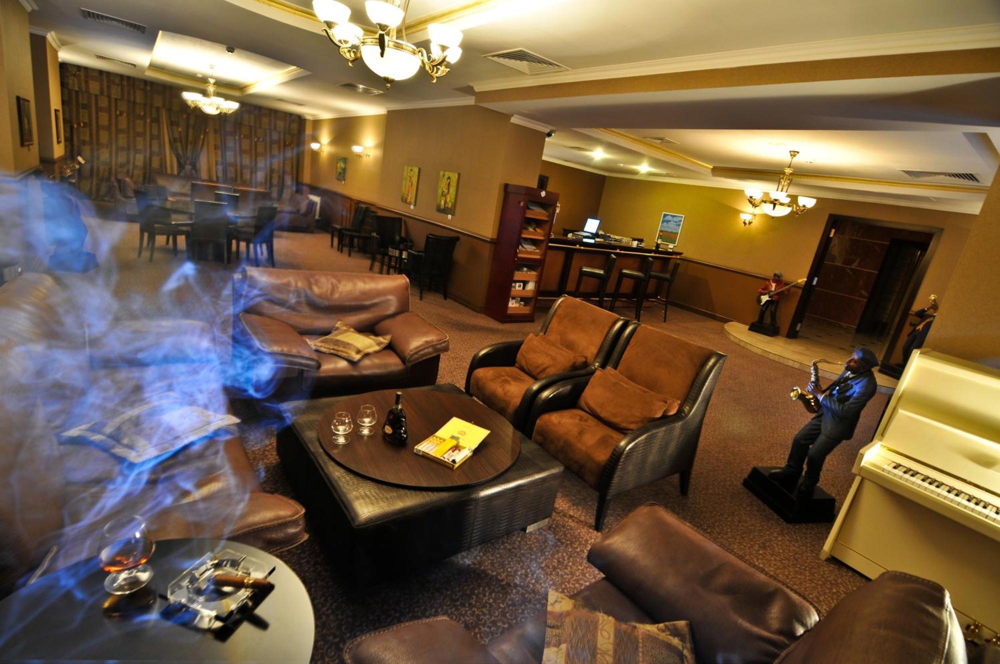 Grand Tien Shan Hotel Almaty Bagian luar foto