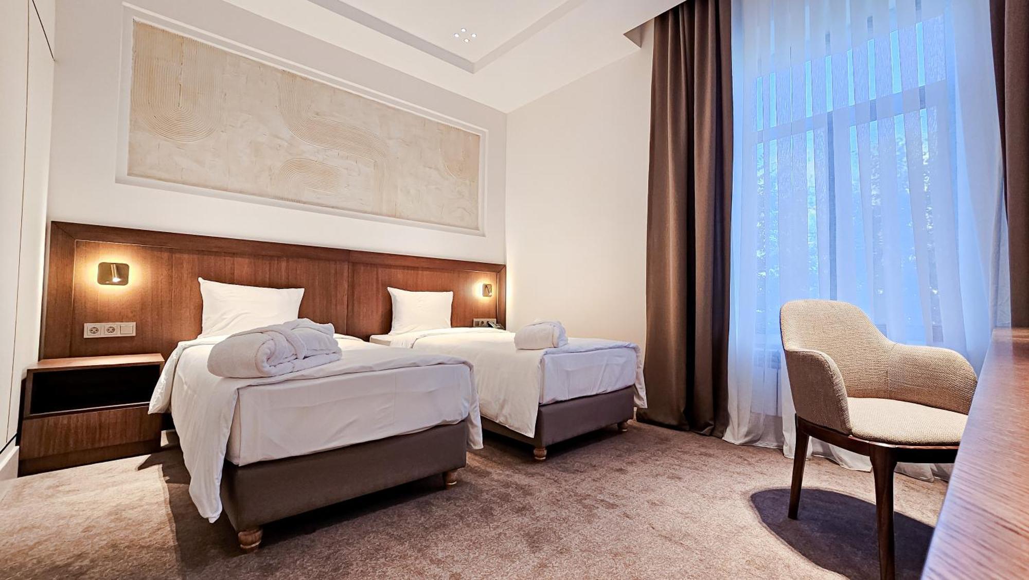 Grand Tien Shan Hotel Almaty Bagian luar foto