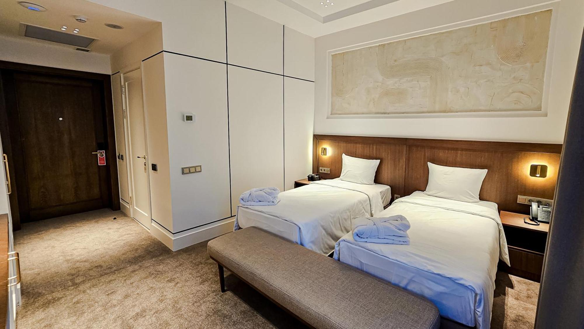 Grand Tien Shan Hotel Almaty Bagian luar foto
