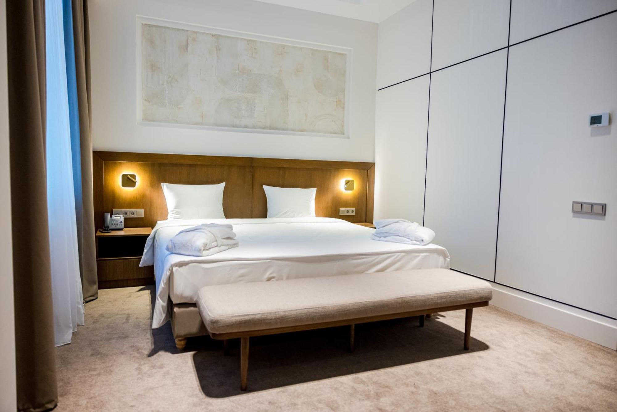 Grand Tien Shan Hotel Almaty Bagian luar foto