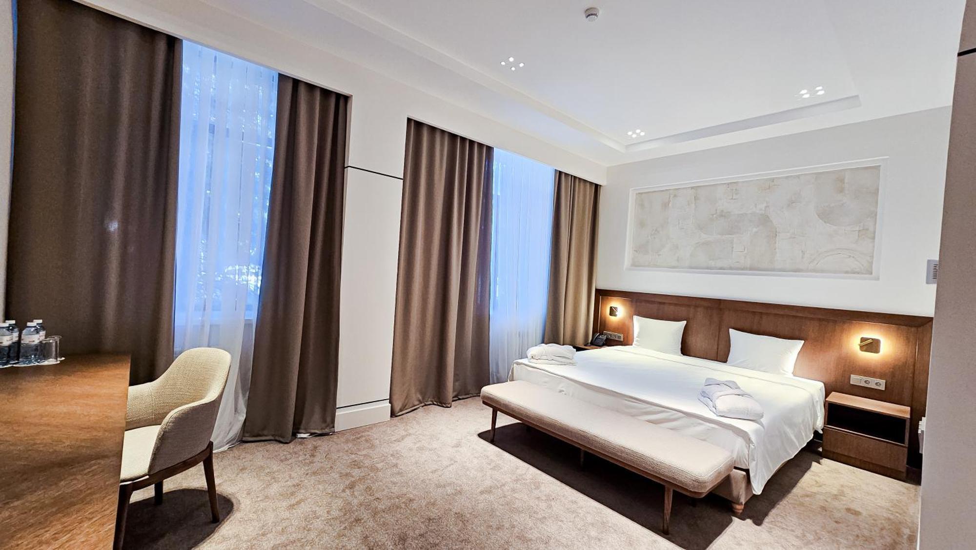 Grand Tien Shan Hotel Almaty Bagian luar foto