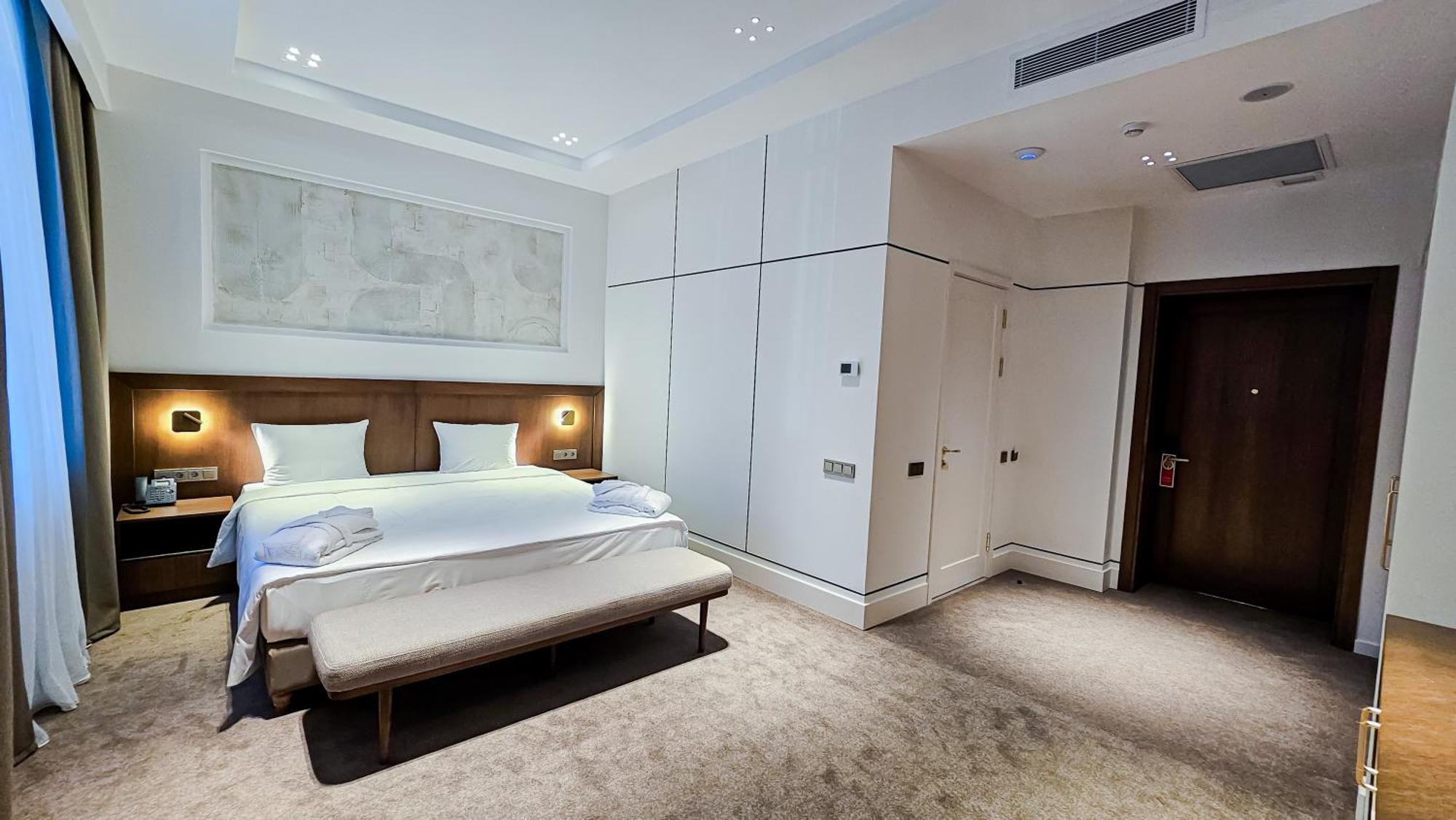 Grand Tien Shan Hotel Almaty Bagian luar foto