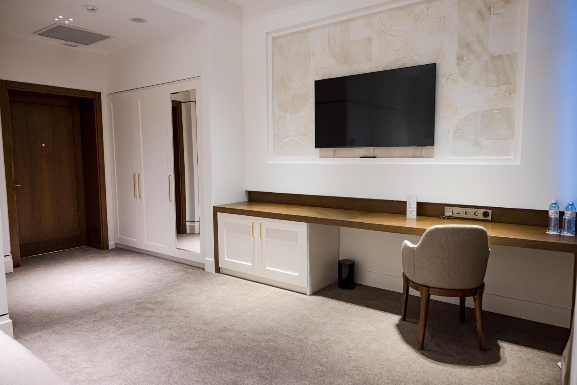 Grand Tien Shan Hotel Almaty Bagian luar foto
