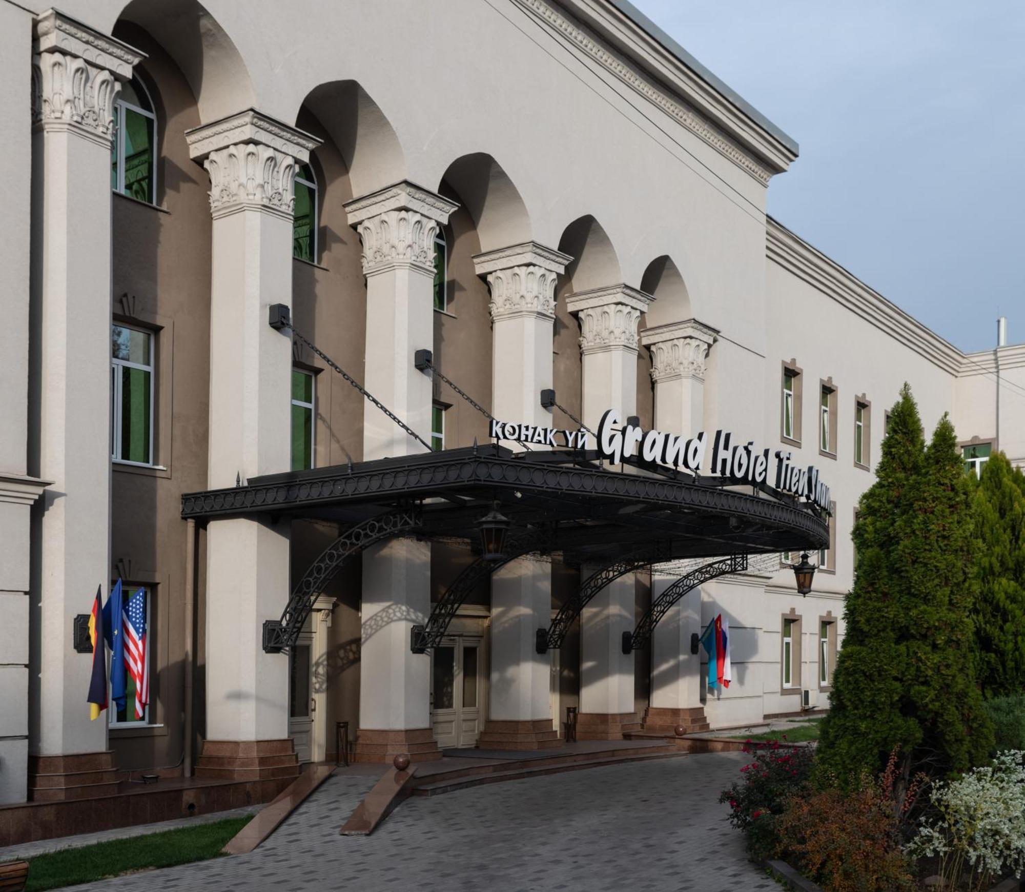 Grand Tien Shan Hotel Almaty Bagian luar foto