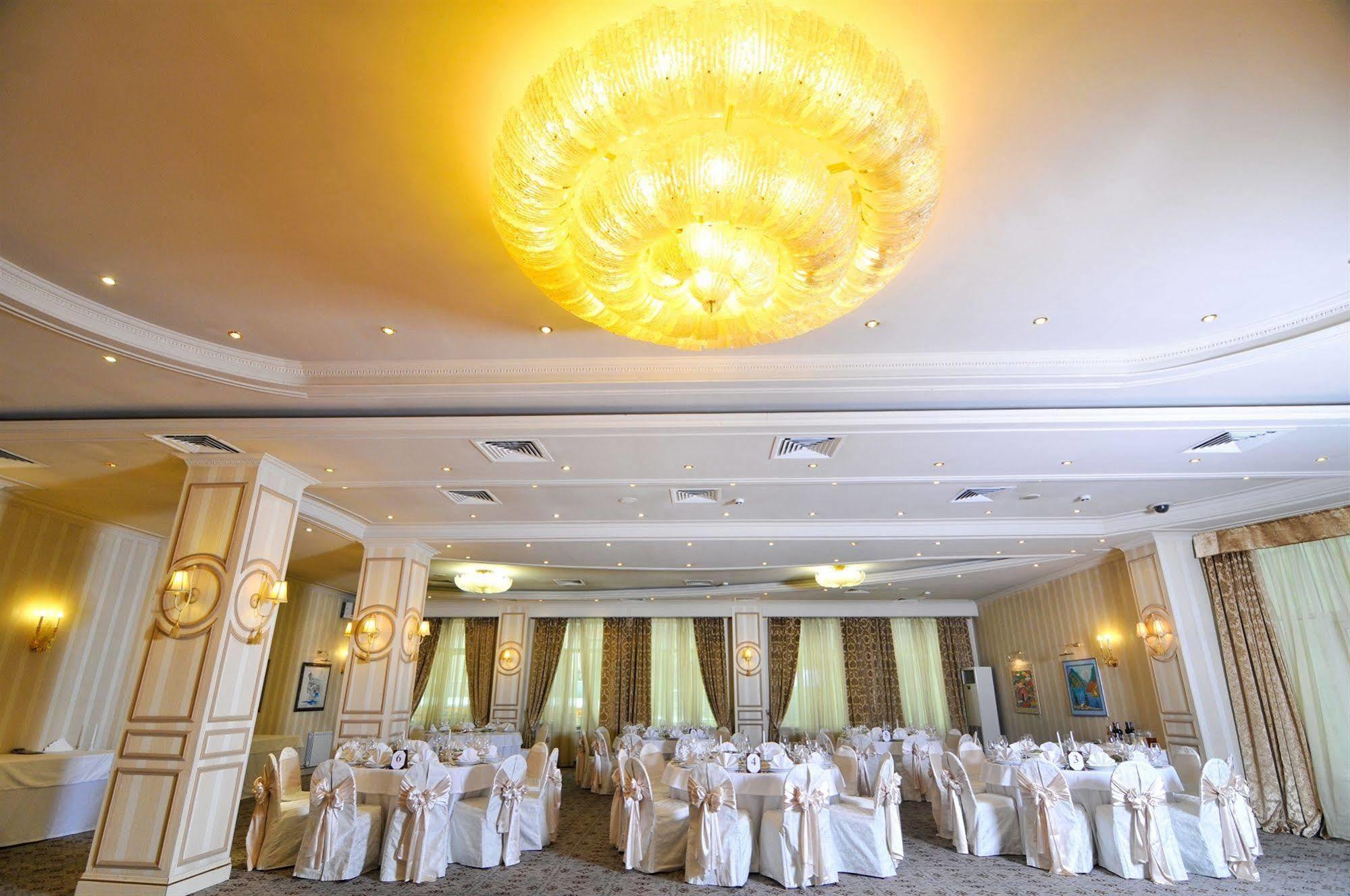 Grand Tien Shan Hotel Almaty Restoran foto